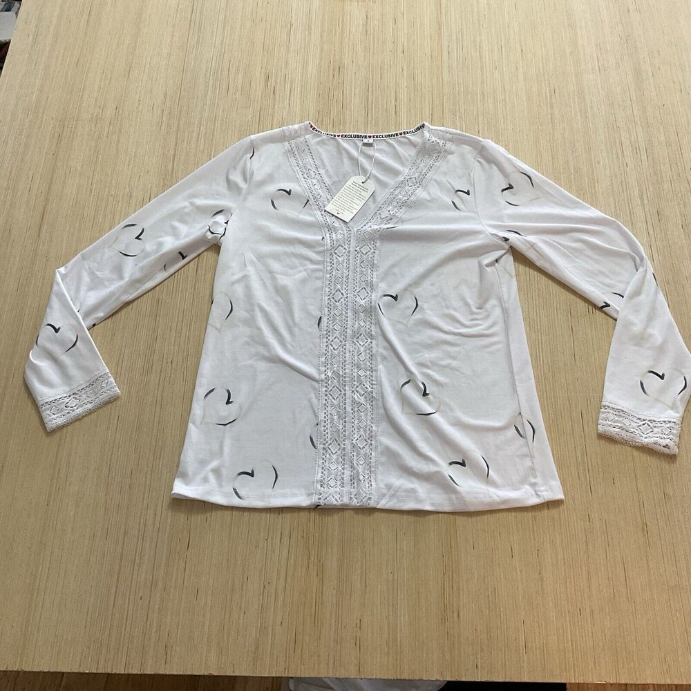 Exclusive Top Blouse White Heart Design Lace Trim Long Sleeve Size Small New